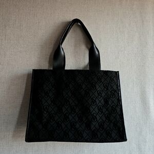 Victoria's Secret Black Tote Gold Tone Magnetic Snap Closure Classy Look